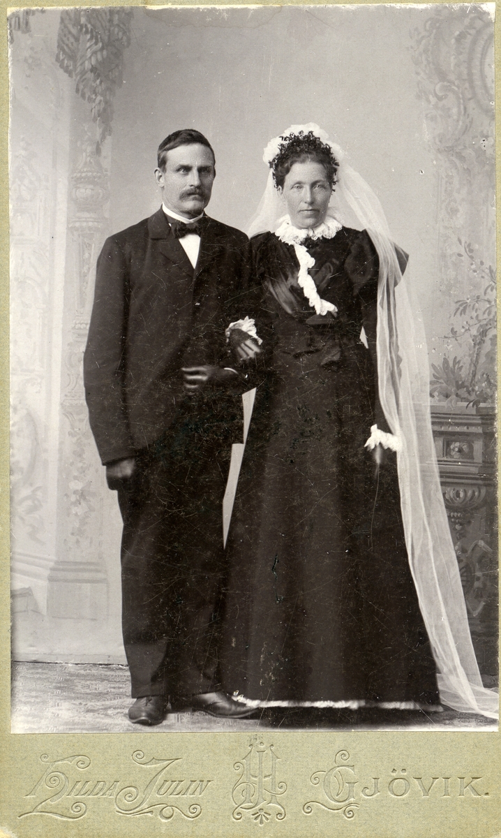 Brudefoto av Hans Islandsmoen og kona Dorthea.