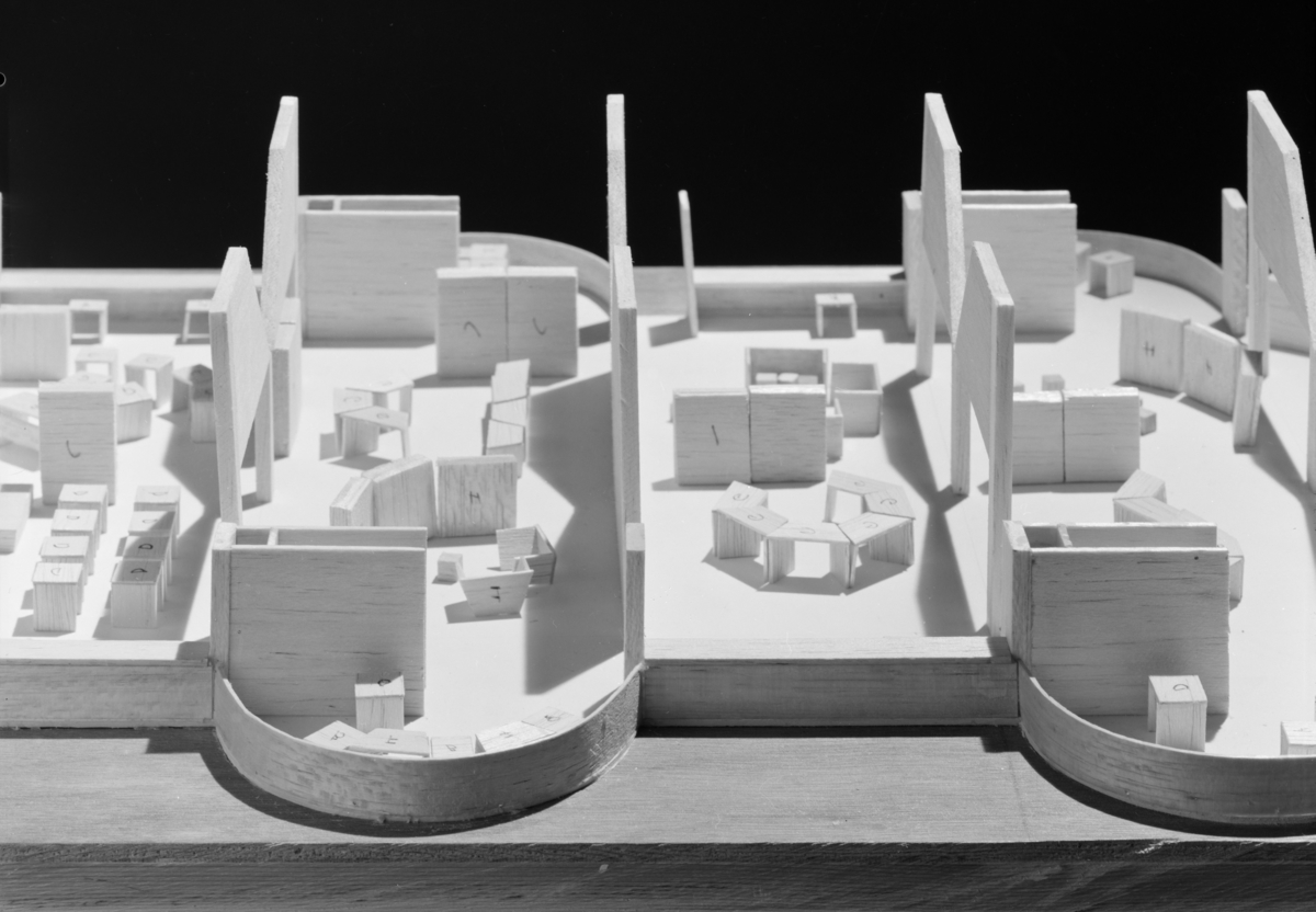 Tegninger og modeller av Skådalen offentlige skole.