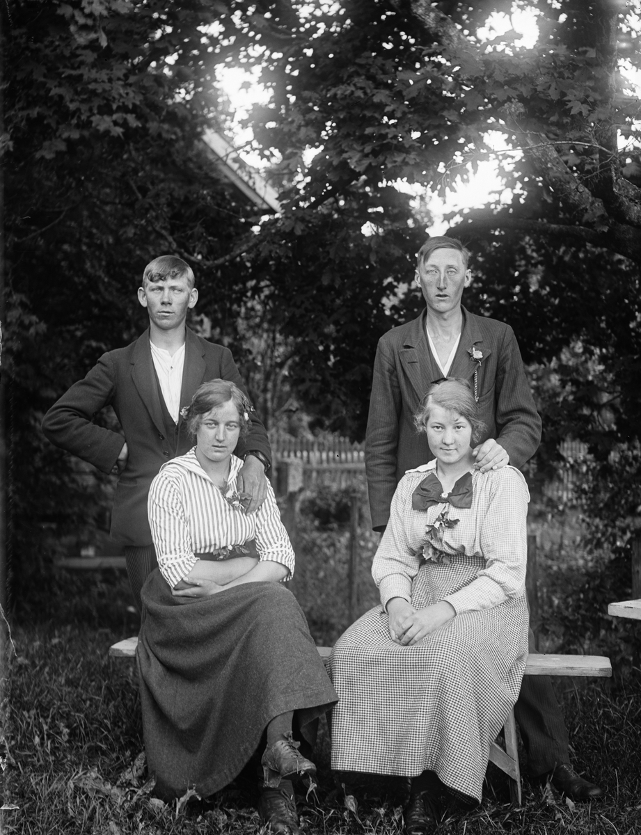 "Linnea, Emil, Mary och Nisse" från Tibble, Uppland 1919