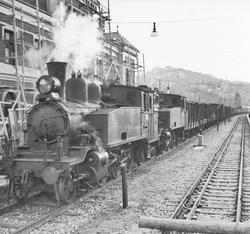 Damplokomotiv type 20b nr. 250 (nærmest) og 20b 249 på Krist