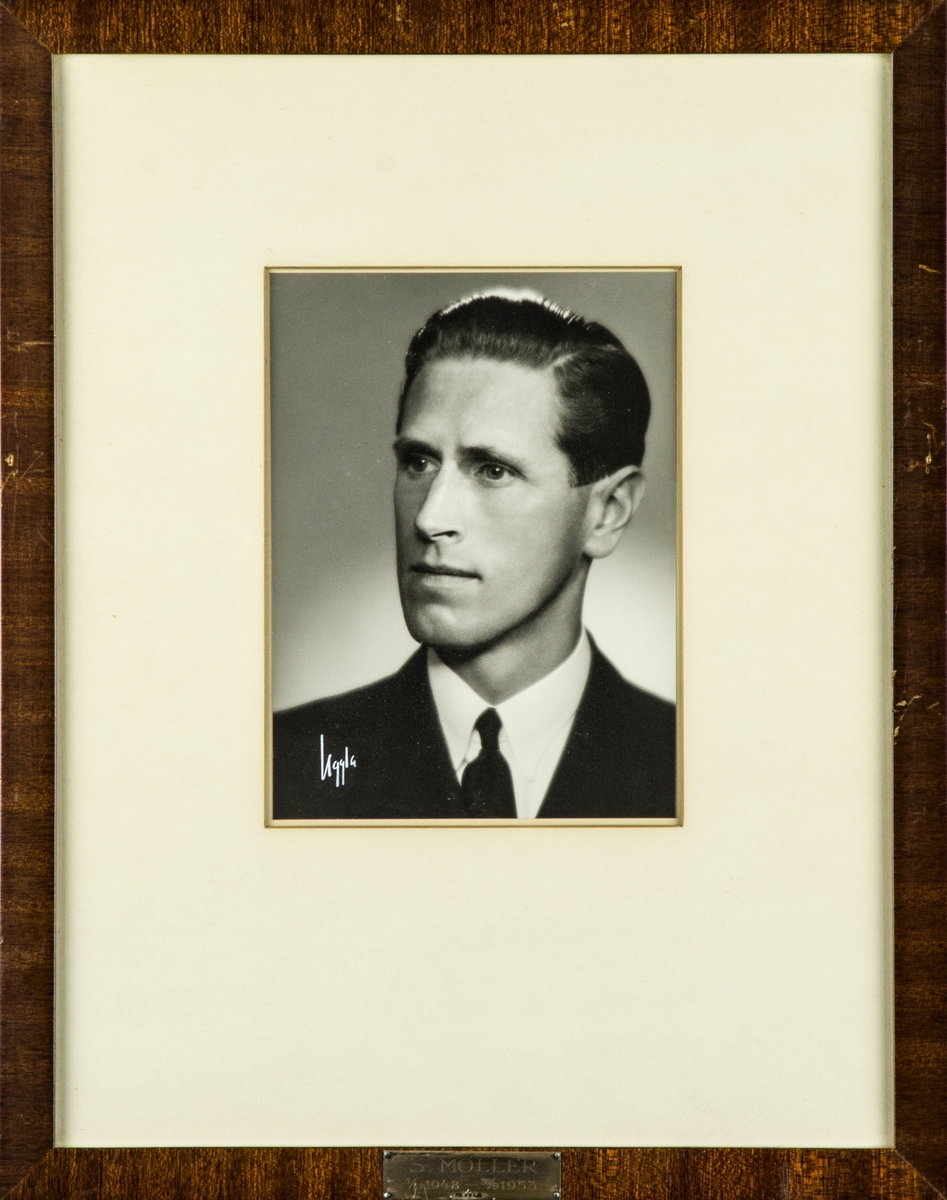Porträttfotografi av Stig Möller, chef för Flygstabens organisationsavdelning 1948-1953. Inramat foto.