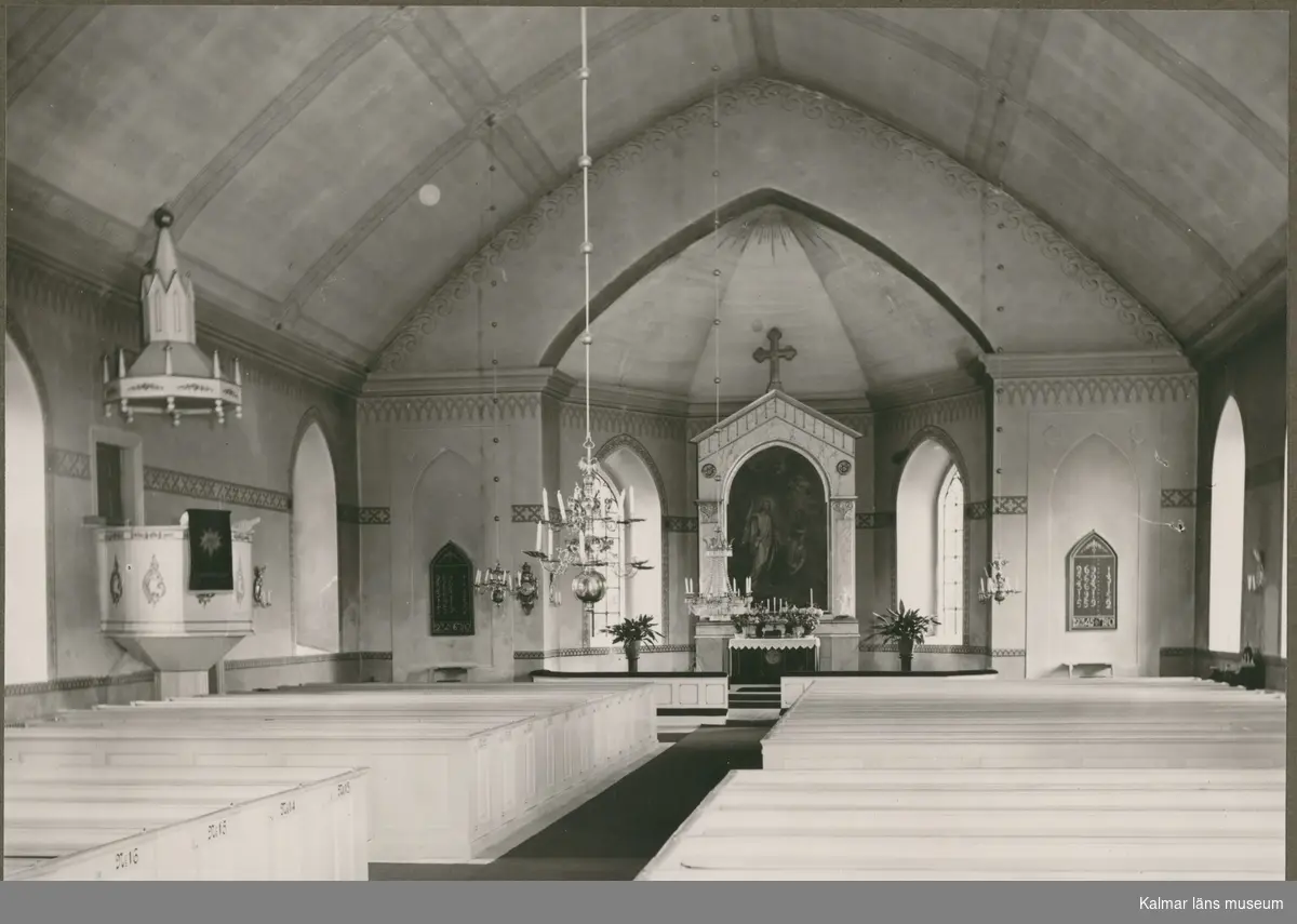Förlösa Kyrka. 
Gustaviansk interiör.
Kyrkan uppfördes under åren 1855-1859
Predikstol altartavla kor och sarkofag