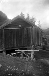 Et gammelt stabbur på Halset i Todalen. Museumsbestyrer Yder