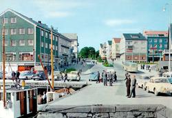 Postkort ";T-B-22"; med motiv fra Sørsundbroen som knytter K