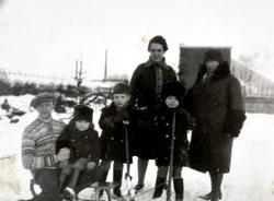 Trolig et familiebilde, sannsynligvis fra familien/slekten H