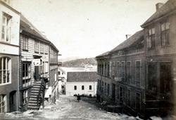 "Toldbodbakken". Foto fra deler av bebyggelsen nær Tollboden