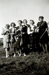 En gruppe kvinner som feirer 17. mai 1946, trolig i Kristian