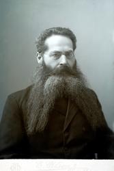 Portrettfoto av en mann. Dette kan være Jensine Wilhelmine J