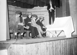 Repotasjebilde fra en revy.
Romsdalspostens arkiv. Fra Nordm