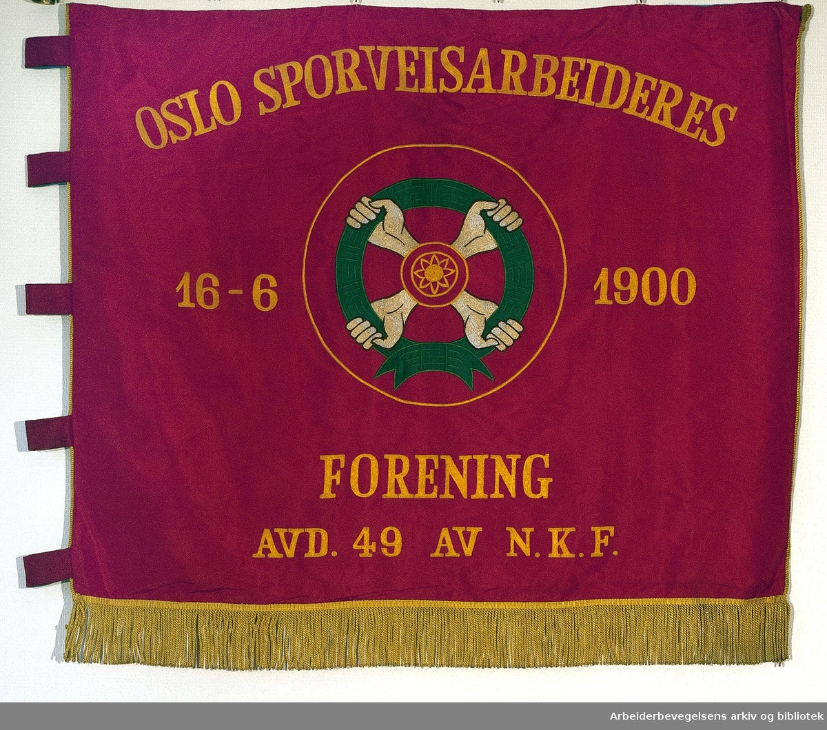 Oslo sporveisarbeideres forening.Stiftet: 16. juni 1900..Forside..Fanetekst: Oslo sporveisarbeideres forening.16. juni 1900.avd 49 av NKF