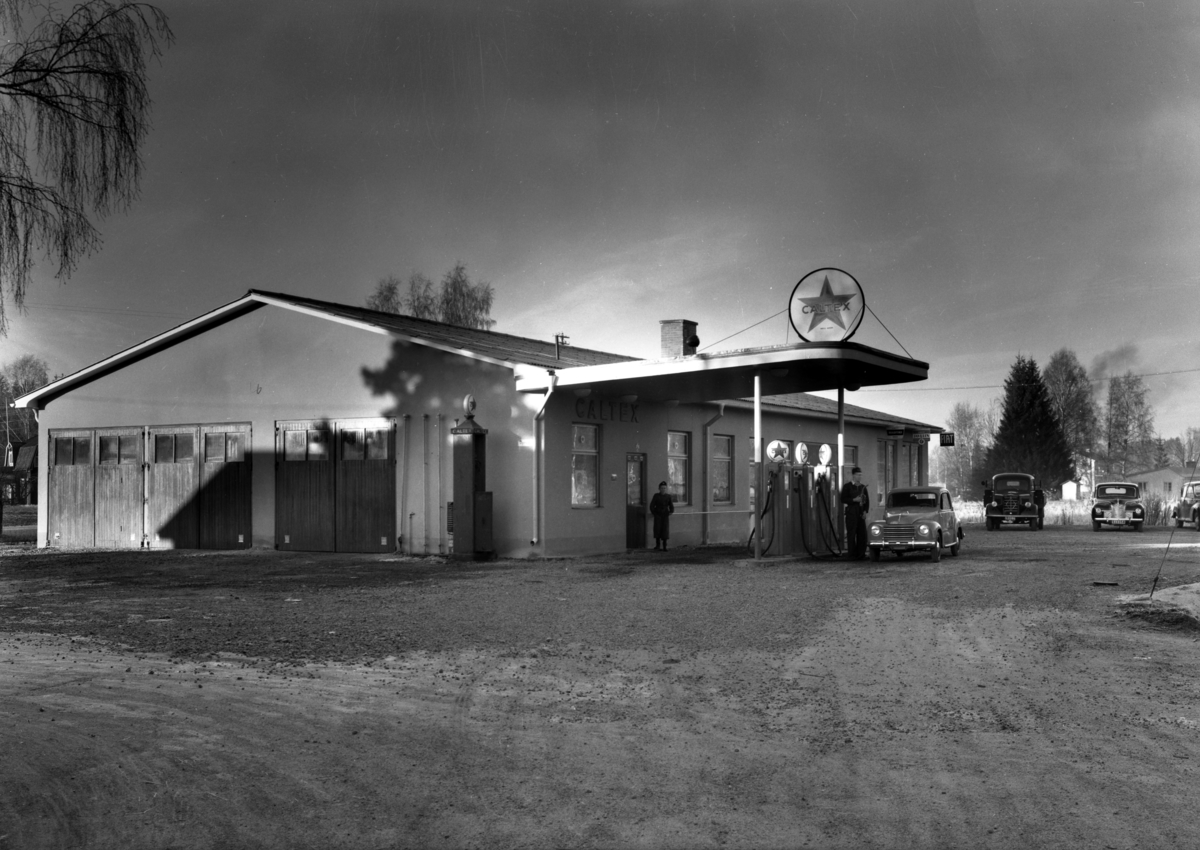 Caltex bensinstation längs Råtorpsvägen år 1950.