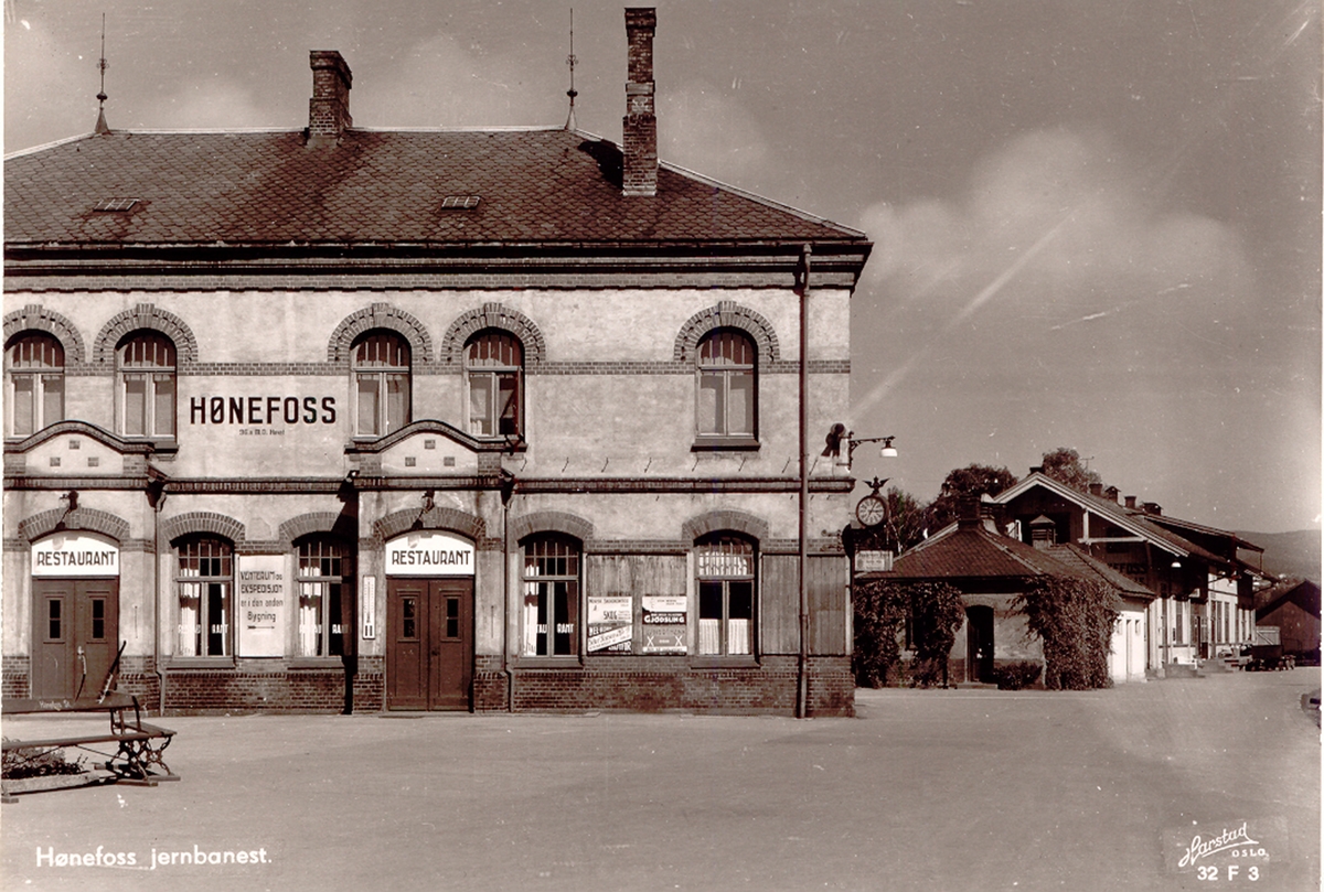 Hønefoss jernbanestasjon.