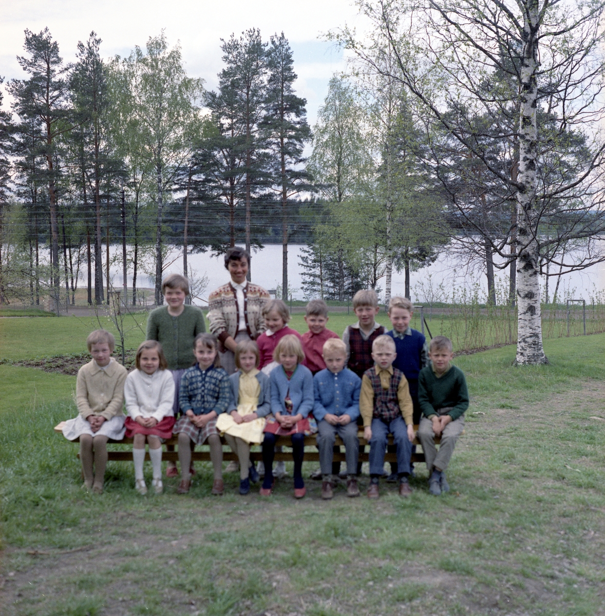 Fiskevik skola, Ottebol med lärare Nilsson den 15 maj 1961.