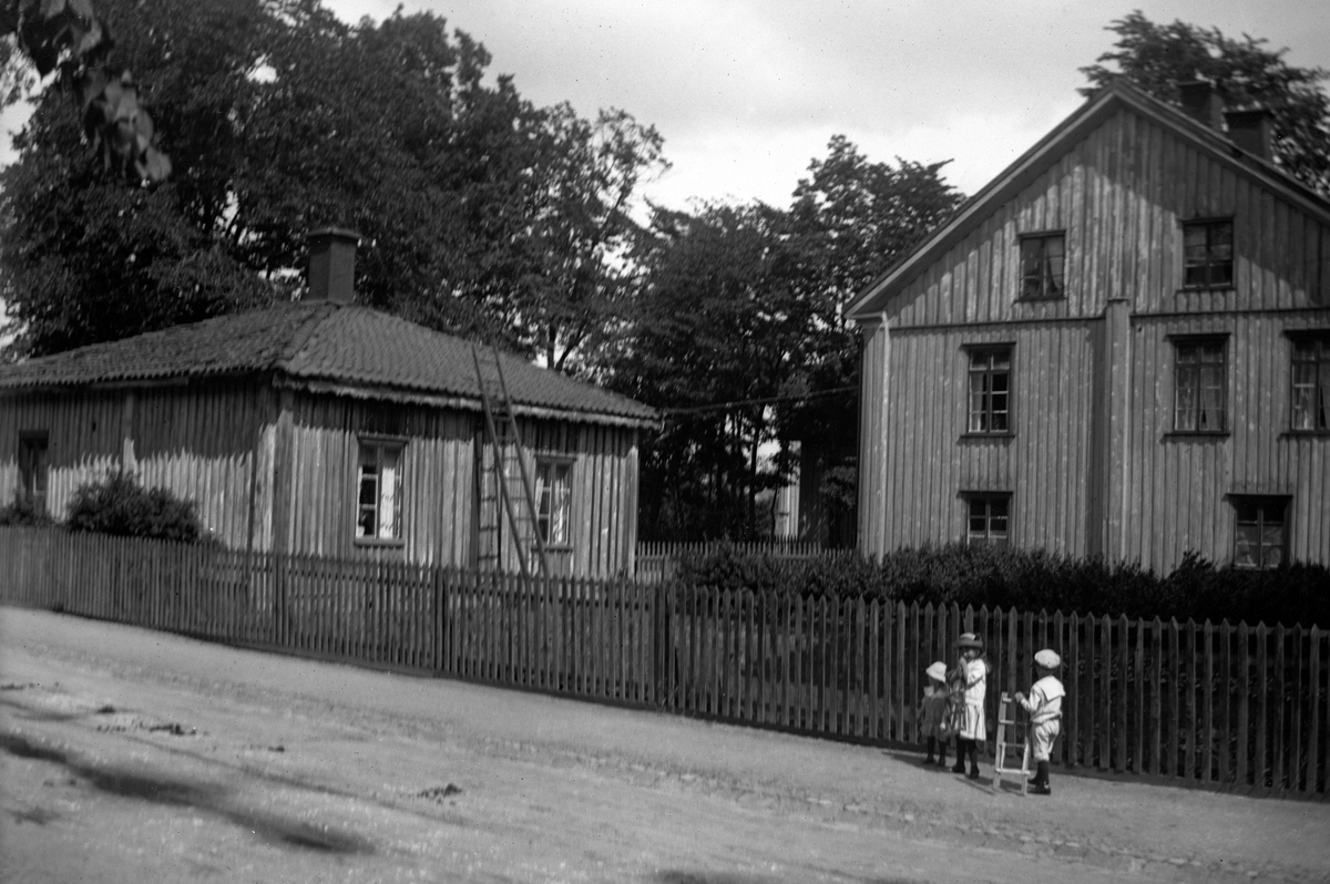 Flackska gården sedd från Pihlgrensgatan i Karlstad år 1921.