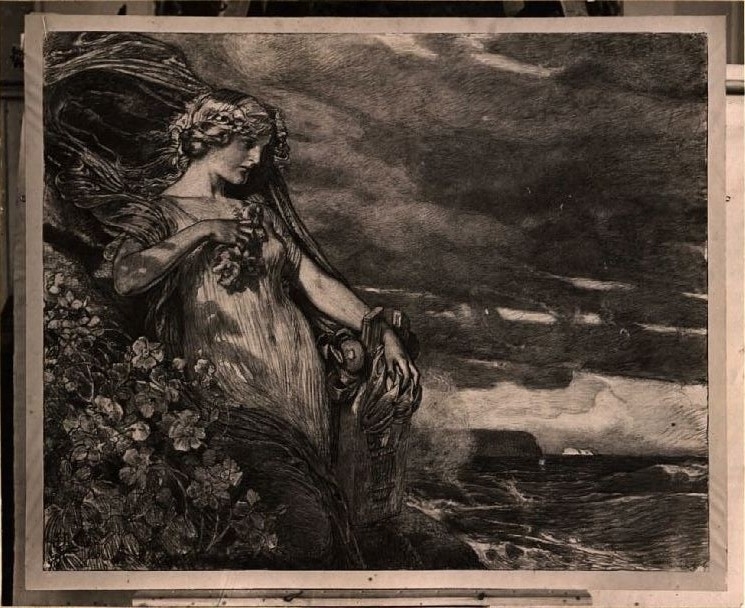 Knästycke föreställande en ung kvinna, Sappho, som lutar sig mot en klippa vid havet. I ena handen håller hon blommor och den andra handen stödjer sig mot en lyra. I förgrunden till vänster blommande nyponrosor.