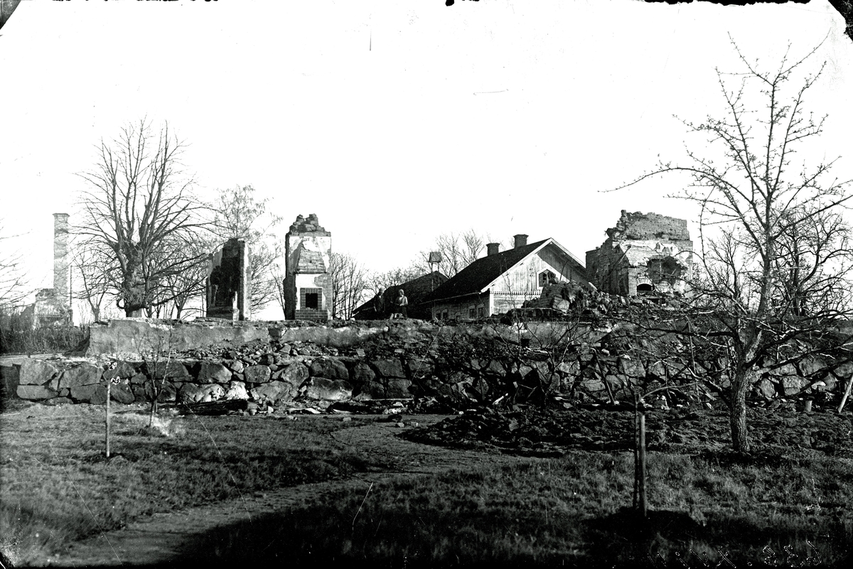 Västra Eknö, husruin efter branden. 1921.
