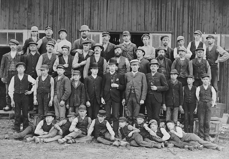 Personalen vid Lindefors glasbruk, 1889.