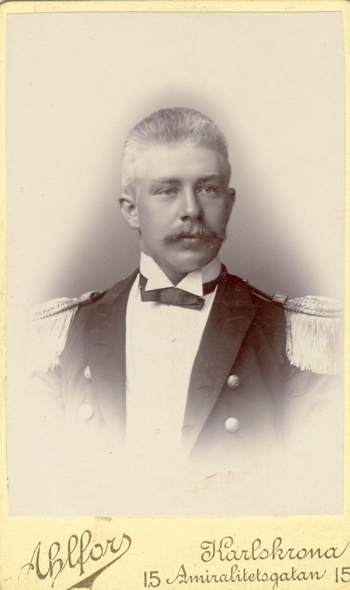 Fromén, Natanael. F. 1870 , son till kapten Theodor Fromén i Kalmar. Sjökaptensexamen i Kalmar 18 år gammal med högsta betyg av alla i klassen.
