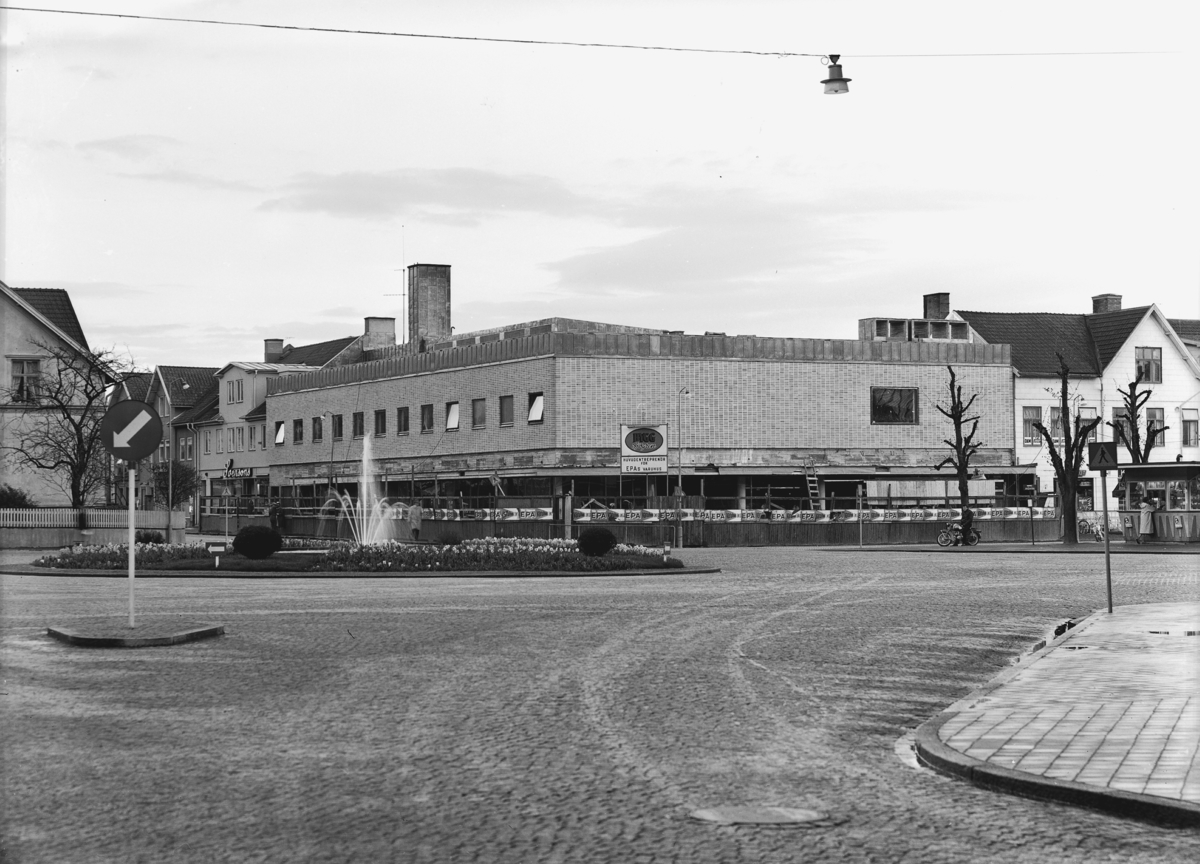 Byggnation av varuhuset EPA på Esplanaden i Huskvarna. Jönköpings