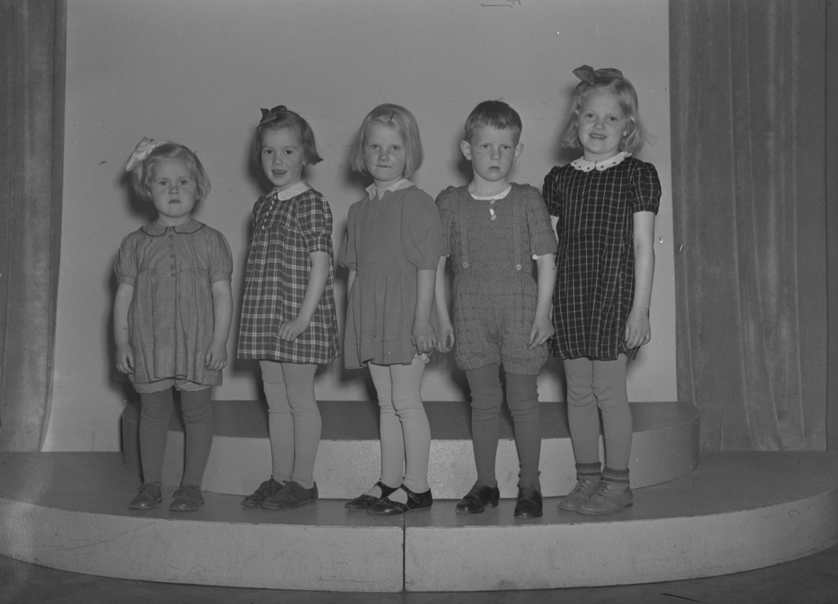 Barn från kolonin i Rörberg. Maj 1944





