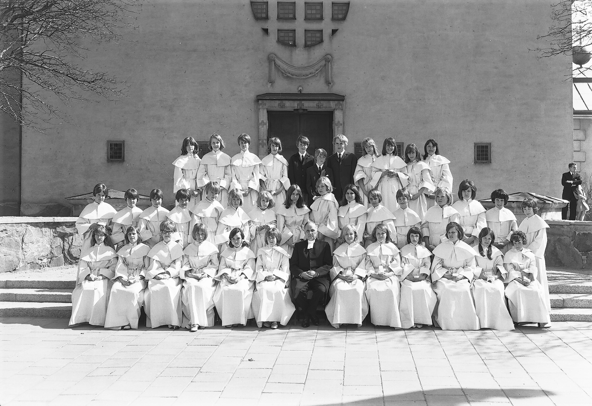 Tjerneld`s konfirmationsgrupp
Staffan Kyrka

15 maj 1966

