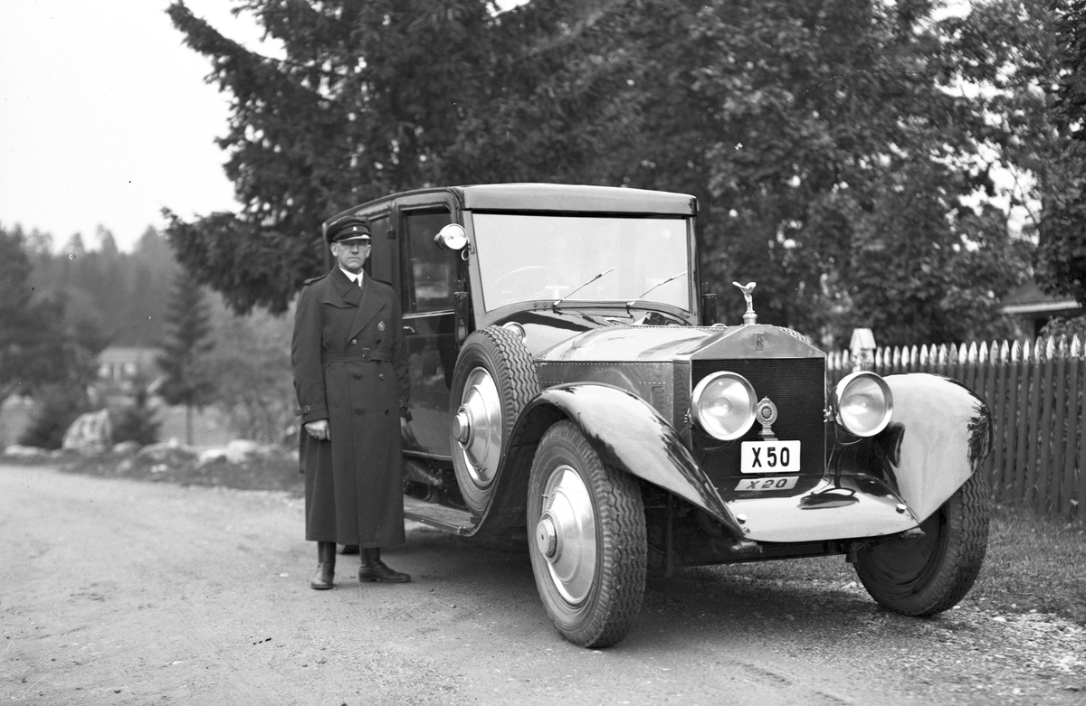 Bil X 50 med chaufför. En Rolls Royce 1926-1928, ägare Emil A Matton Gävle.