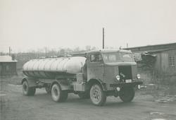 FWD tanksemitrailer transporterer matolje fra Vera Fabrikker