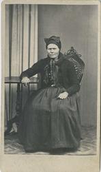 Fangeportrett. Mari Olsdatter Evjuaasen, Numedal, arrestert 