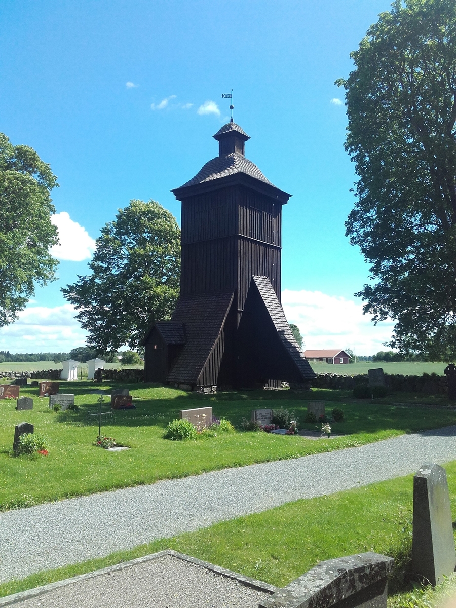 Arkeologisk schaktningsövervakning, klockstapel, Teda kyrka, Teda socken, Uppland 2016