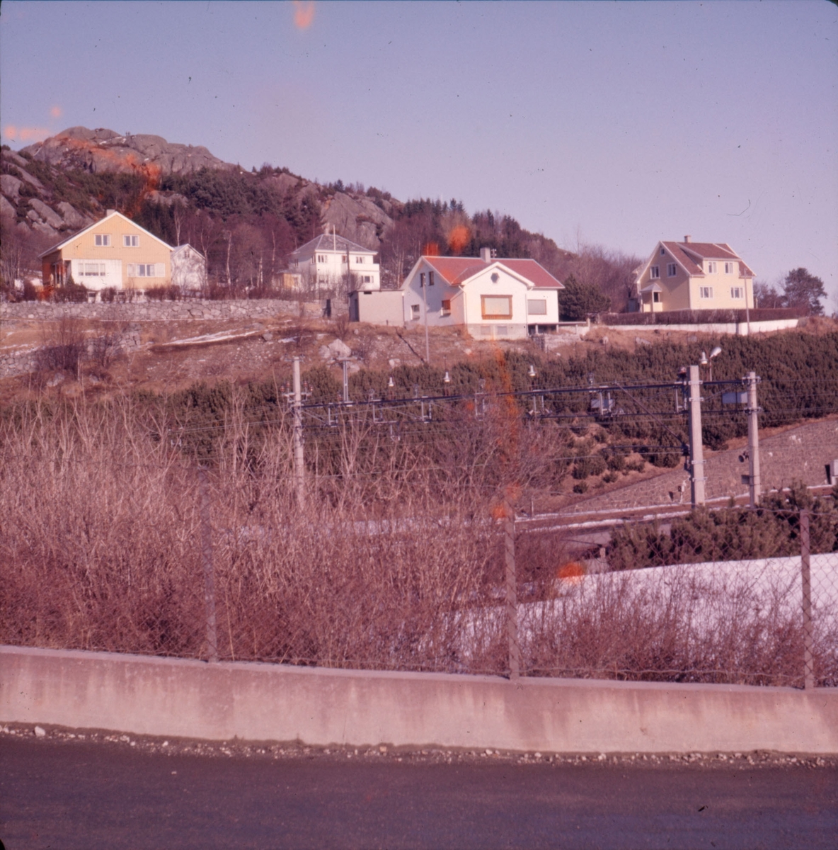 Nonsteinbakken og jernbanen ved Eide i Egersund