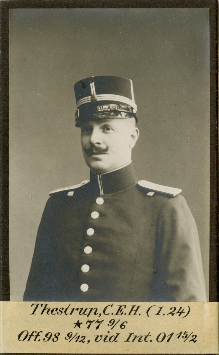 Porträtt av Carl Emil Hjalmar Thestrup, officer vid Svea trängkår T 1 och Intendenturkåren.