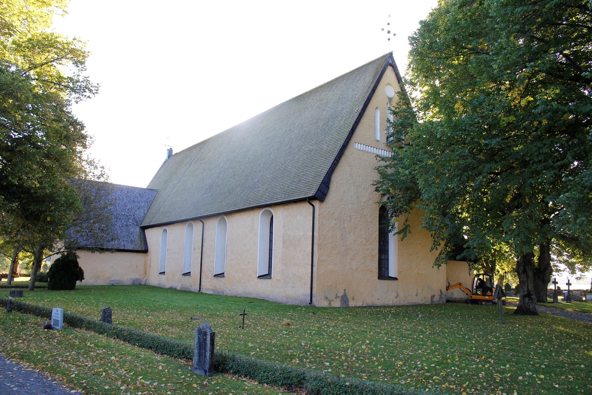 Arkeologisk schaktningsövervakning, Veckholms kyrka, Veckholms socken, Uppland 2015