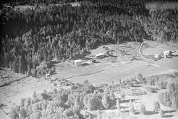 Gård i Østre Gausdal, antatt Øyhaugen, åkrer, slåttemark,  h