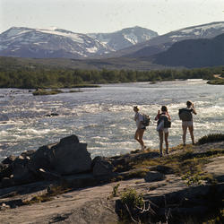 De 3 vandrere Kom til en elv - og det var Sjoa i Jotunheimen