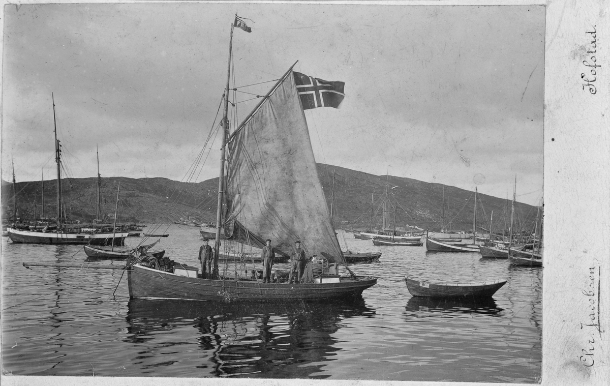 Engelskkutteren "Fram" med eier Knut Lien t.h. i båten.