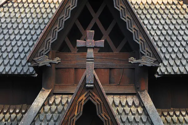 Stavkirke fra Gol på Norsk Folkemuseum, detalj av vestvegg.