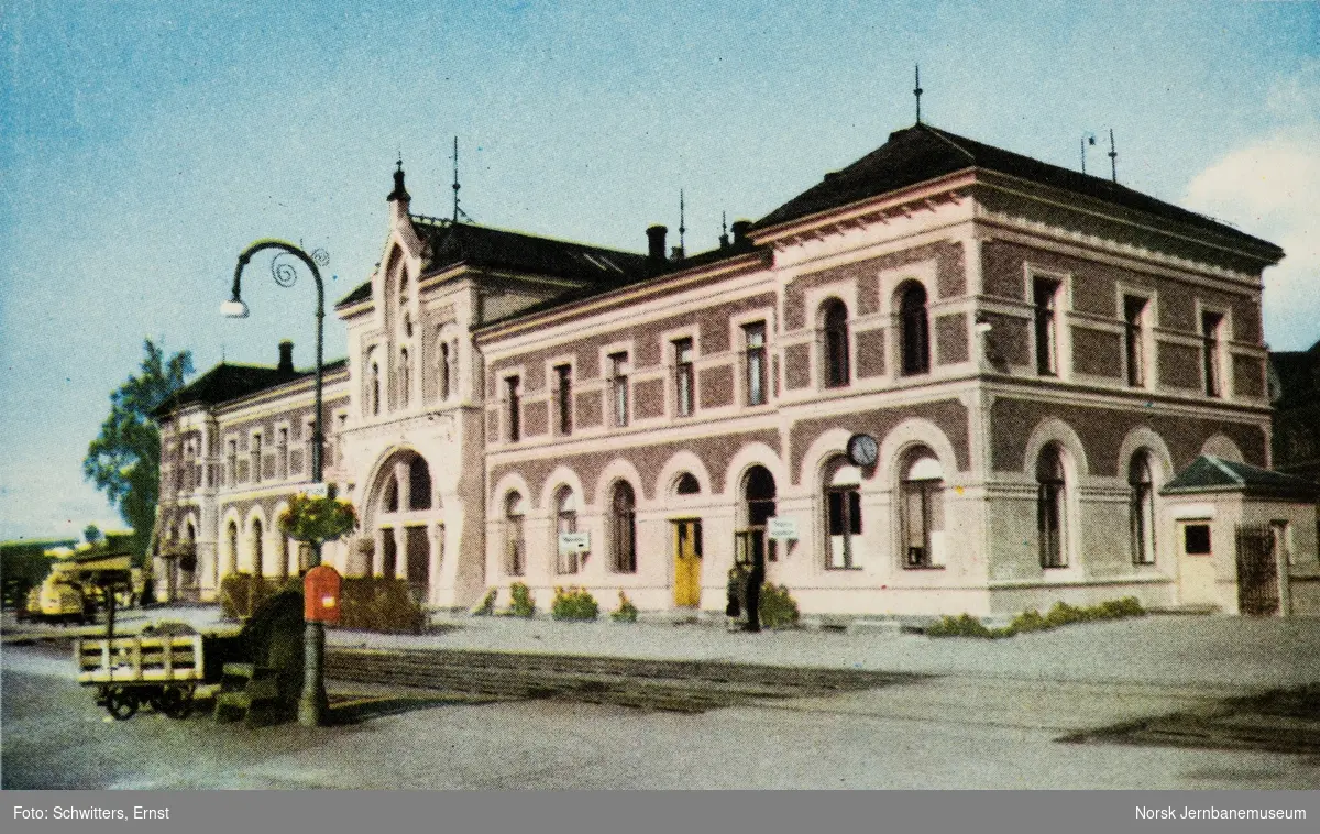 Hamar stasjonsbygning, postkort