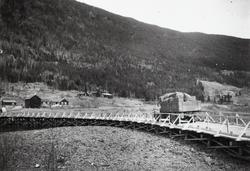 Provisorisk bru byd av tyskerane 1940 etter sprengningen av 