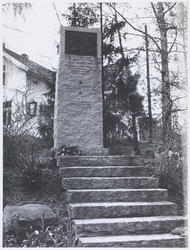 Støtte over Viggo Hansteen og Rolf Wickstrøm