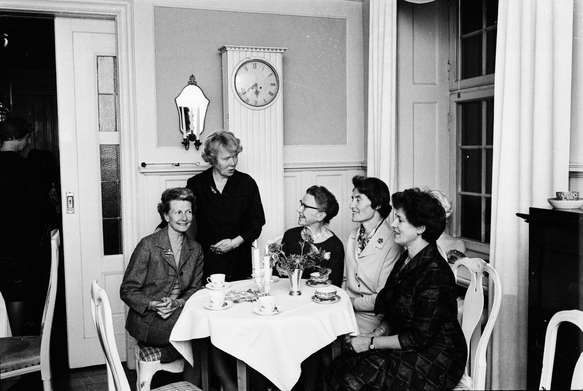 "Sjukhusvärdinnor hjälp för vilsna patienter", Uppsala oktober 1963