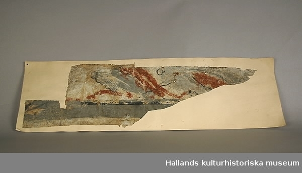 Fragment av väggfält från en målning av samma slag som föremålsnummer 024815.
