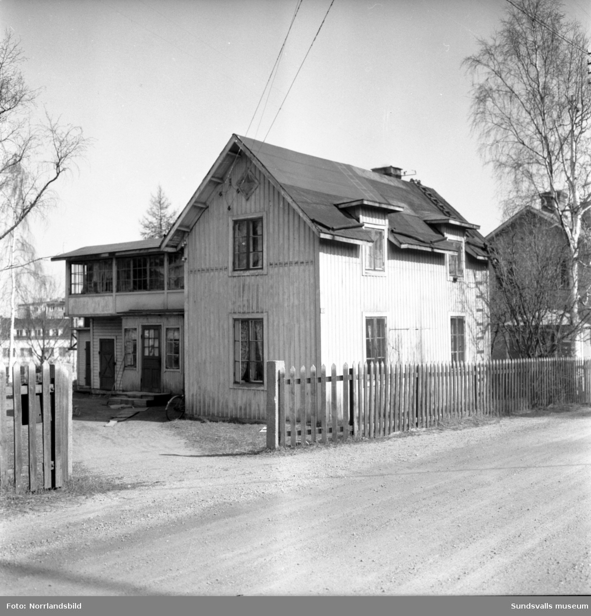 Bostadshus vid Krönvägen 10 i västra Skönsberg, som revs inför bygget av bostadsområdet vid Riddargatan.