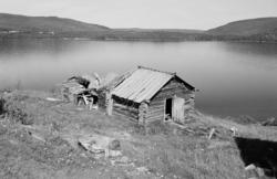 Tur til Utsjok, Finland april 1968.. Laftet gammelt hus på k