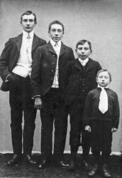 Søskenflokk. Håkon, Anton, Olaf og Oscar Frankmoen.