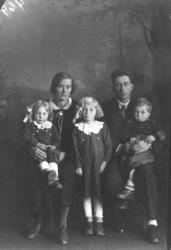 Jon Brustugun (f. 1906) m.familie