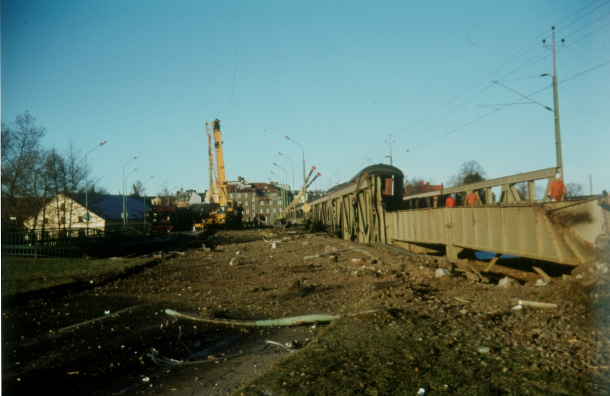 Orig. text: Tullbron. 1980-11-10. Tågolyckan.