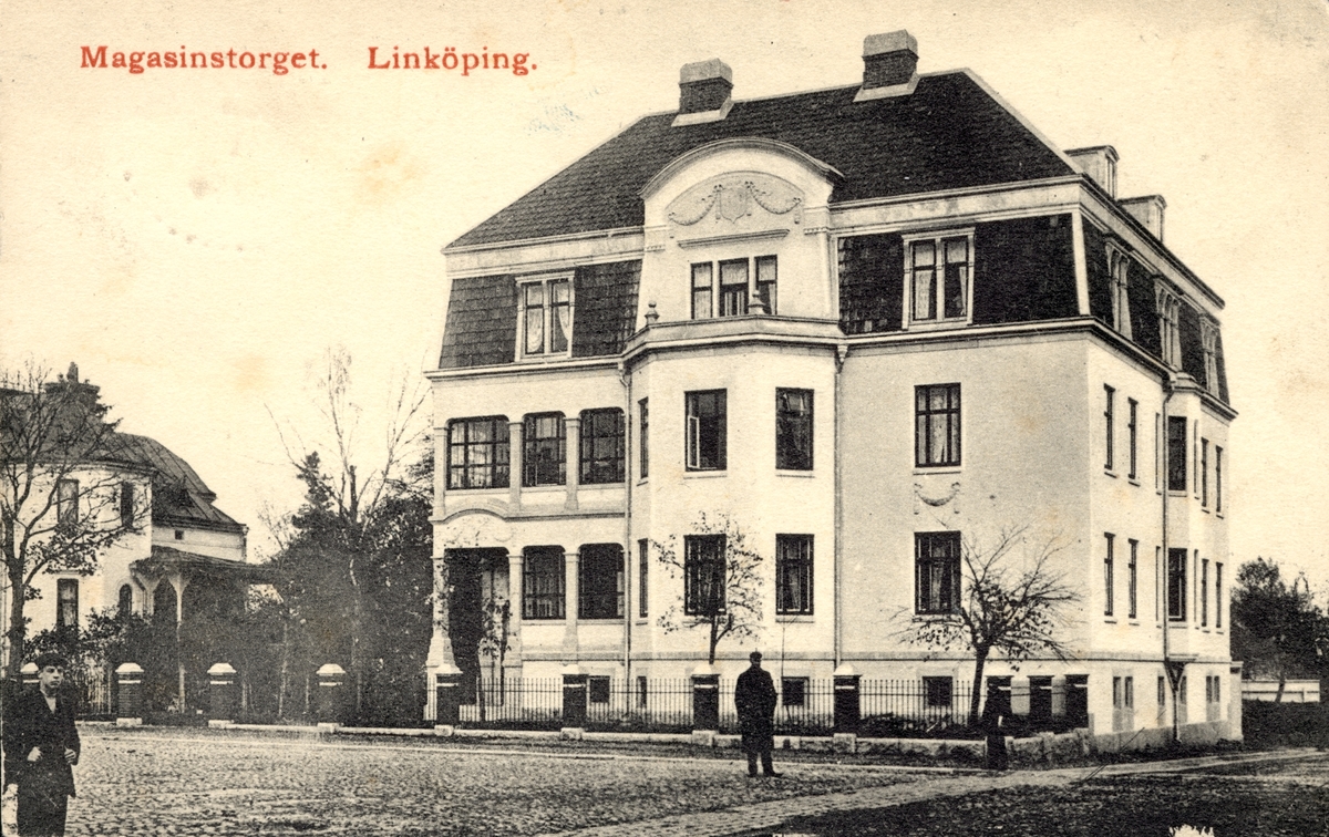 Magasinstorget. Linköping. Byggnaden i hörnet Hamngatan/Drottninggatan ...