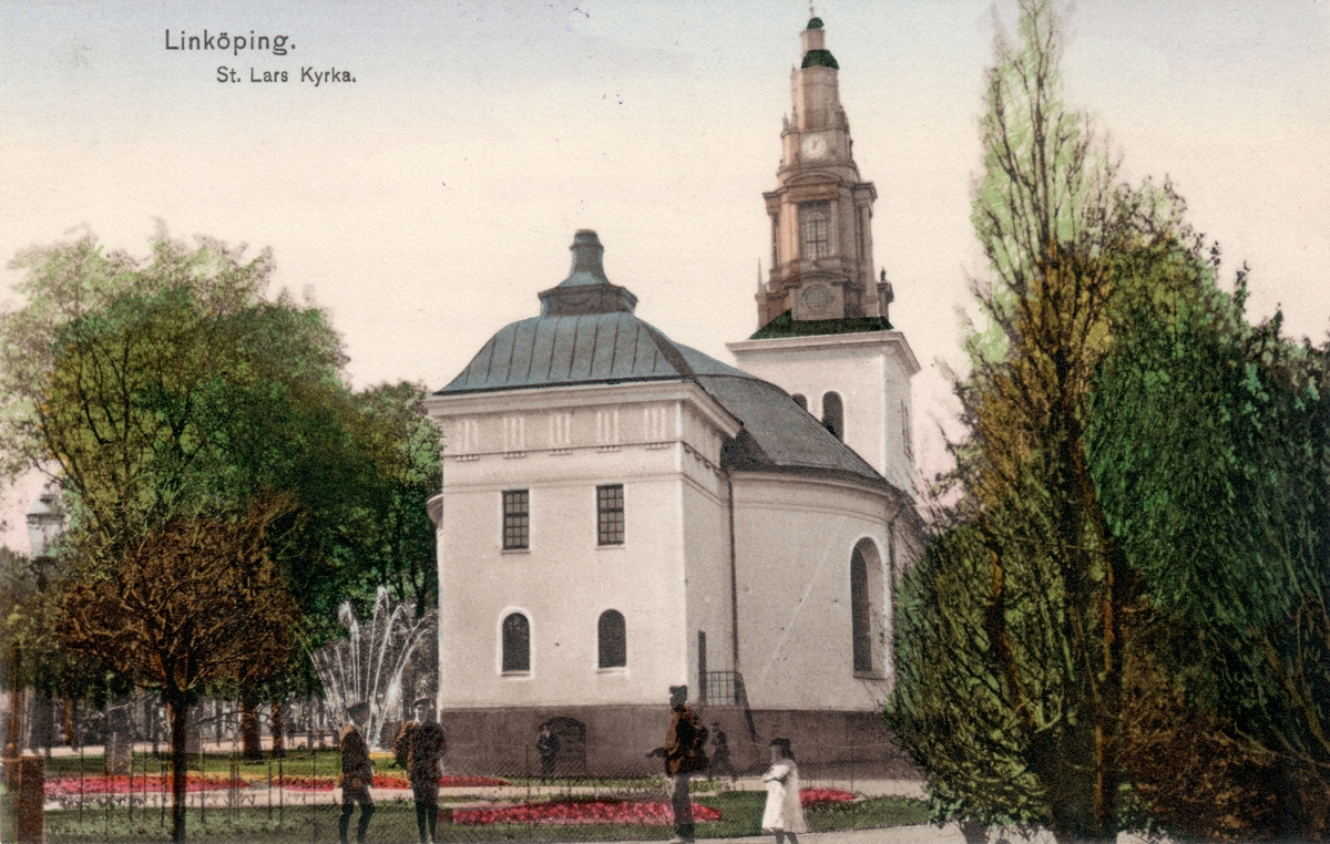 Orig. text: Linköping. St Lars Kyrka.
S:t Larskyrkan sedd mot väster med parken i förgrunden. Före 1907 hade kyrkans torn ett annat utseende.
