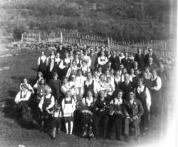 Dobbeltbryllaup 1944 i Lom
Ragnvald Moe gifter seg med Live