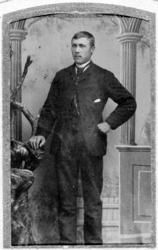 Atelierportrett av Albert P. Hofsøy f. 1874 - d. 1963